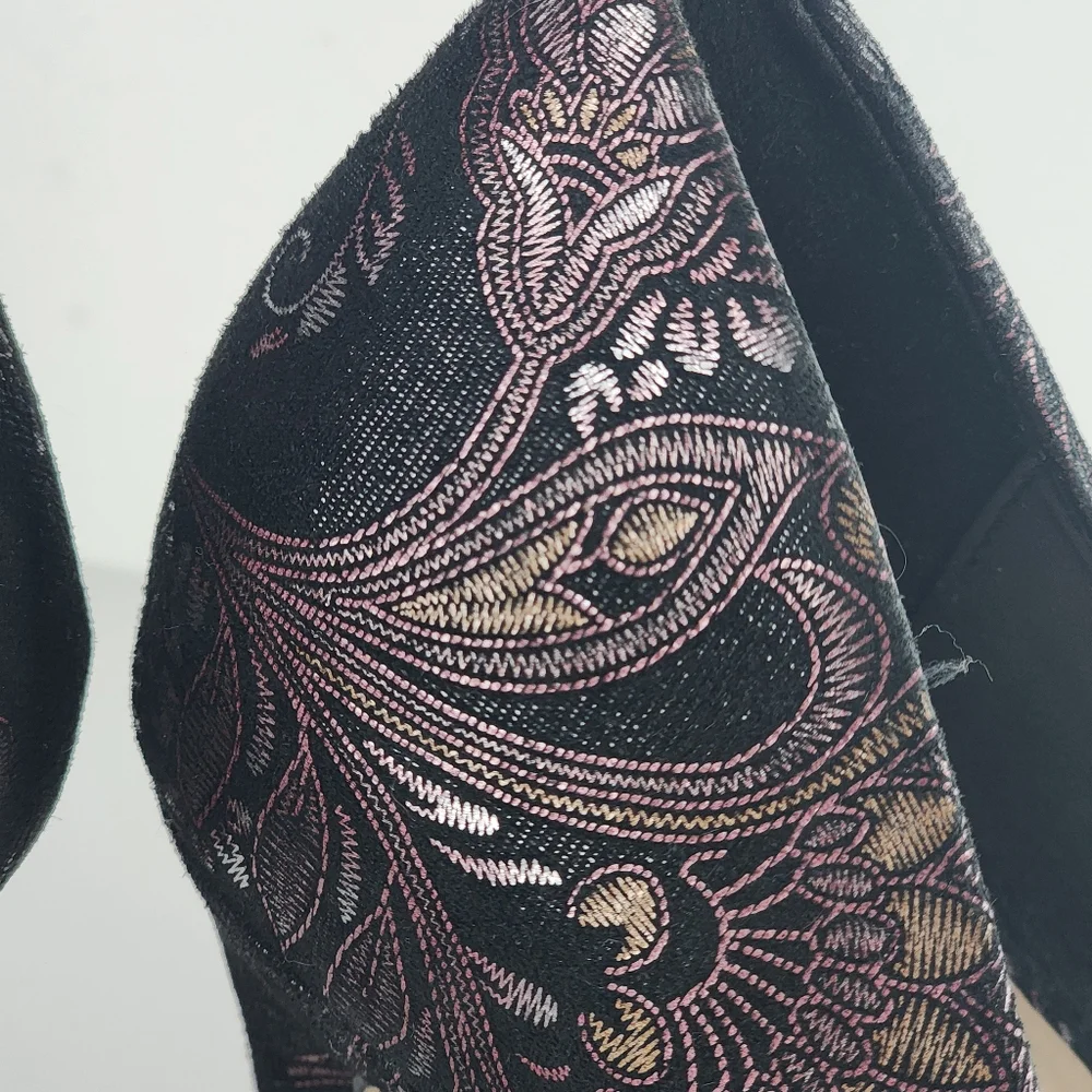 ALDO Black Pointed Floral Heels. - Picture 10 of 10